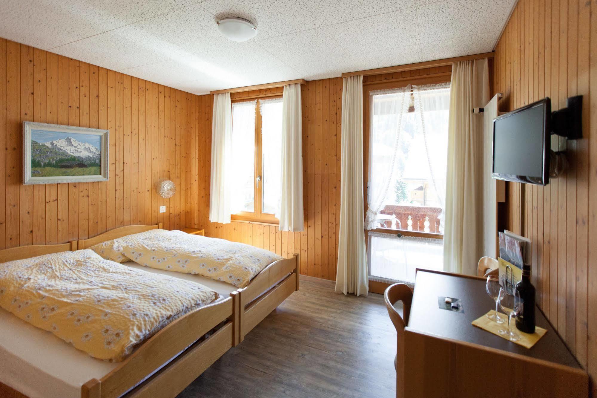 Edelweiss Hotel 2*